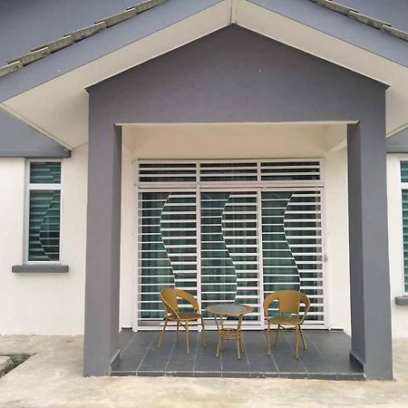 D'Sara Homestay Fully Furnished 3 Bedrooms All Aircond 2 Miles Centre Chukai Exterior photo