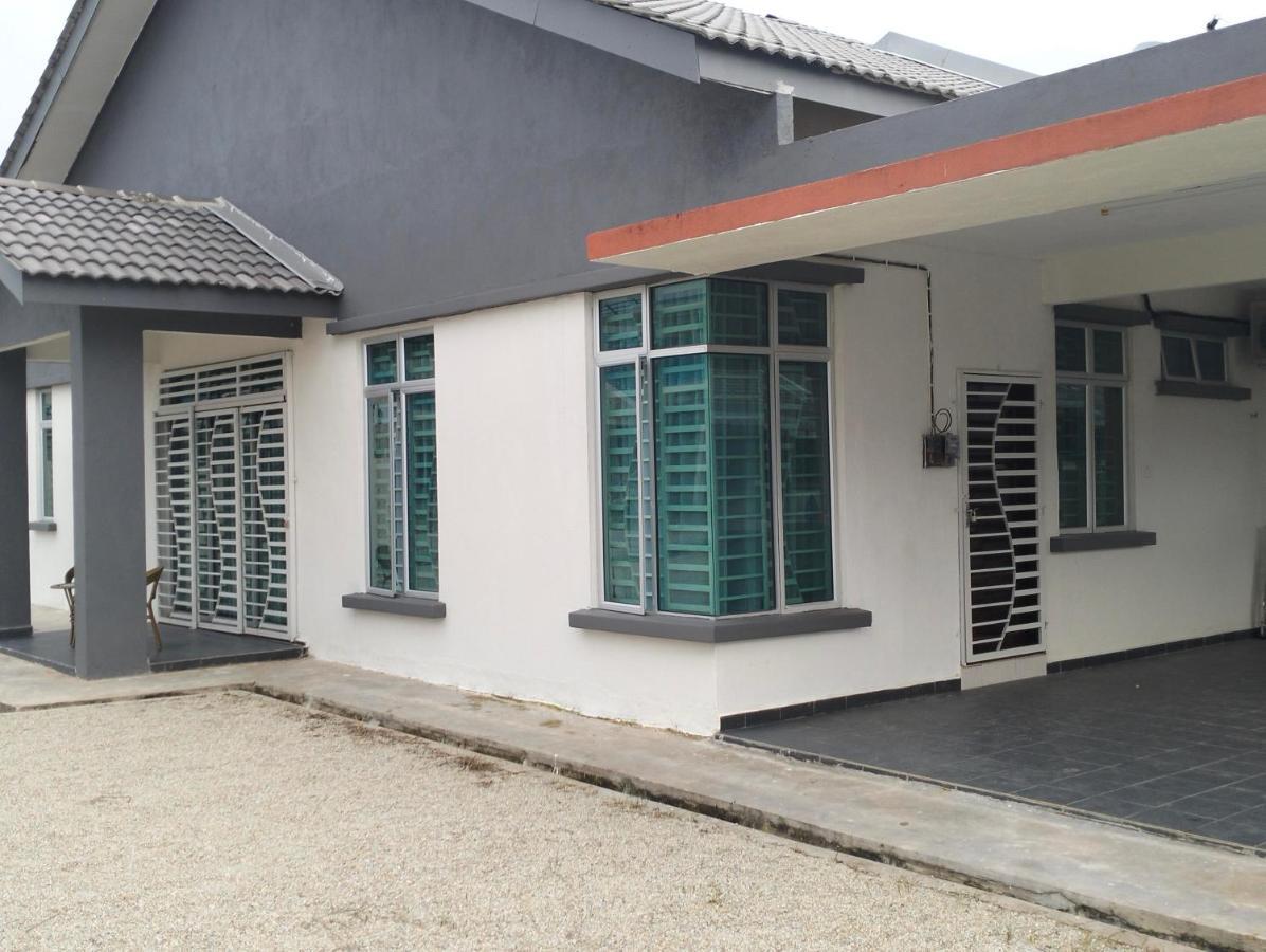 D'Sara Homestay Fully Furnished 3 Bedrooms All Aircond 2 Miles Centre Chukai Exterior photo