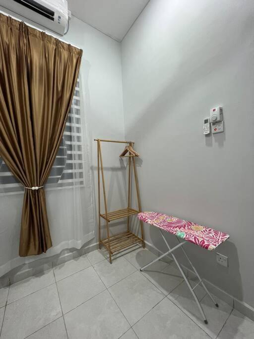 D'Sara Homestay Fully Furnished 3 Bedrooms All Aircond 2 Miles Centre Chukai Exterior photo