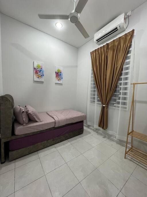 D'Sara Homestay Fully Furnished 3 Bedrooms All Aircond 2 Miles Centre Chukai Exterior photo