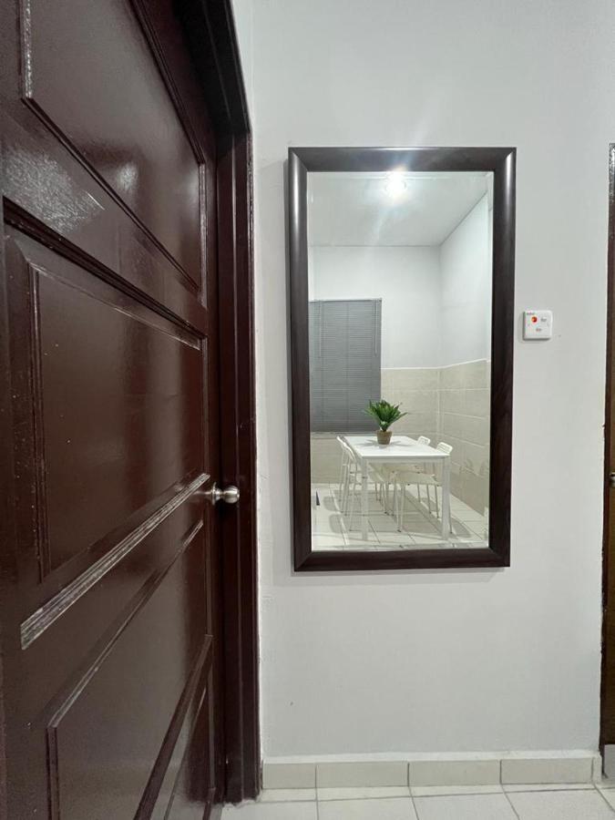 D'Sara Homestay Fully Furnished 3 Bedrooms All Aircond 2 Miles Centre Chukai Exterior photo