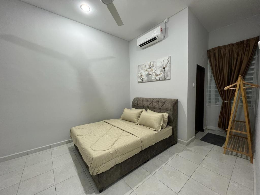 D'Sara Homestay Fully Furnished 3 Bedrooms All Aircond 2 Miles Centre Chukai Exterior photo