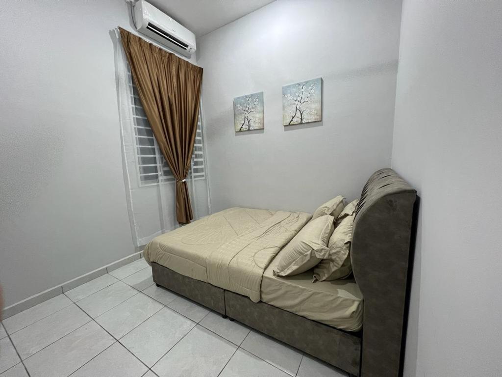 D'Sara Homestay Fully Furnished 3 Bedrooms All Aircond 2 Miles Centre Chukai Exterior photo