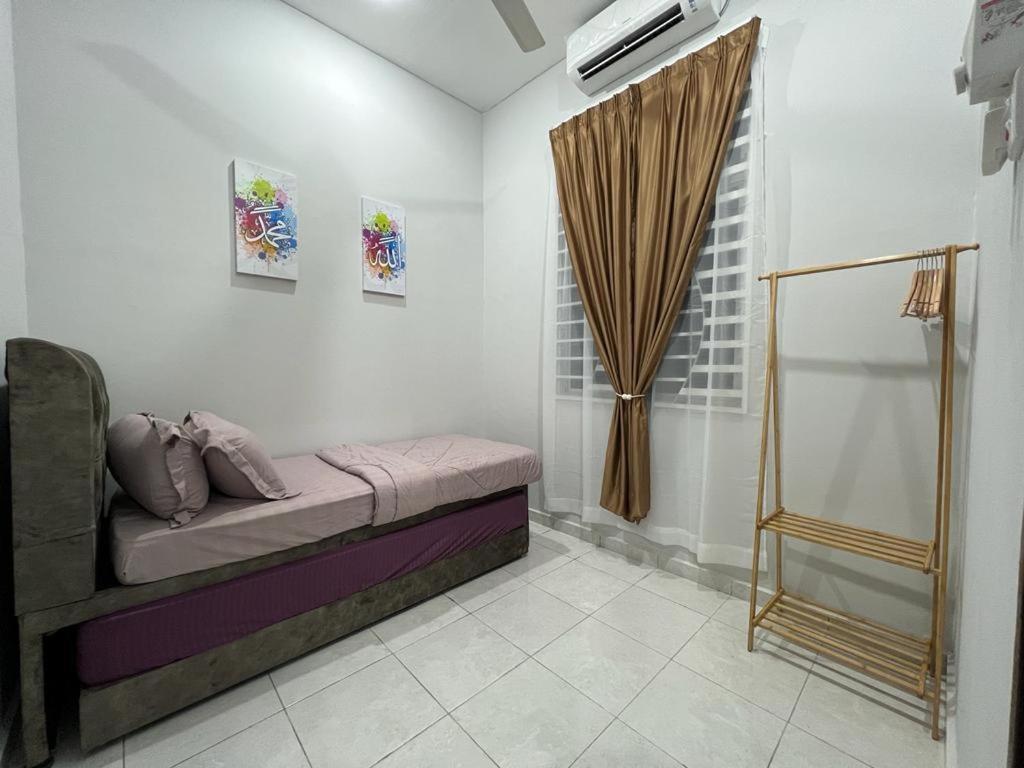 D'Sara Homestay Fully Furnished 3 Bedrooms All Aircond 2 Miles Centre Chukai Exterior photo