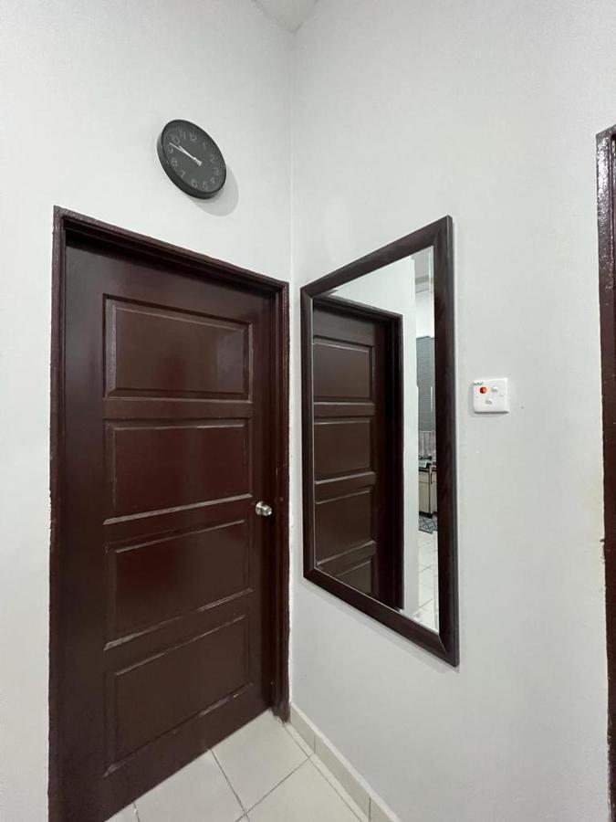 D'Sara Homestay Fully Furnished 3 Bedrooms All Aircond 2 Miles Centre Chukai Exterior photo