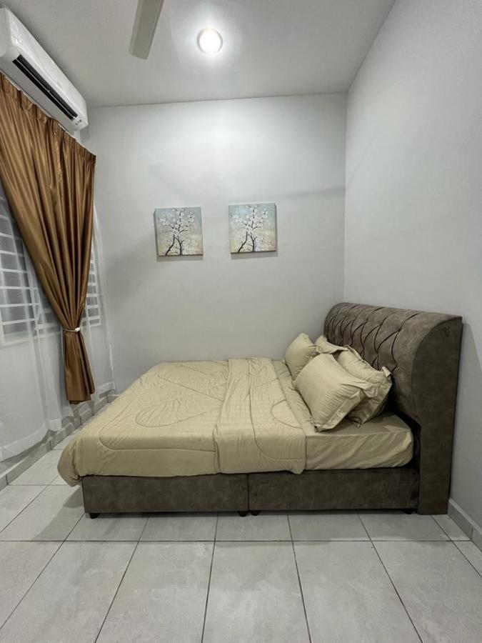 D'Sara Homestay Fully Furnished 3 Bedrooms All Aircond 2 Miles Centre Chukai Exterior photo