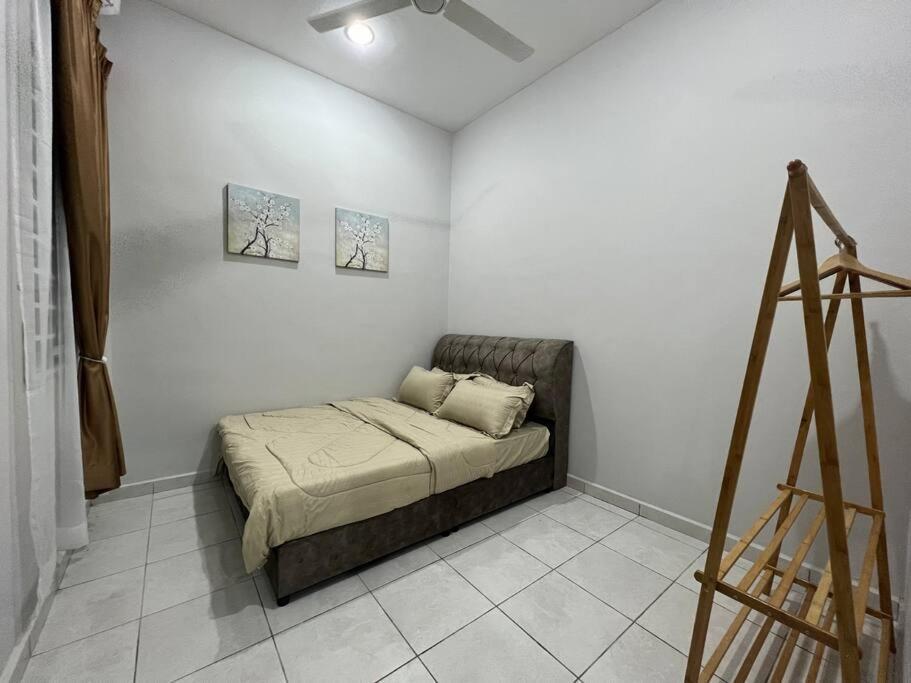 D'Sara Homestay Fully Furnished 3 Bedrooms All Aircond 2 Miles Centre Chukai Exterior photo