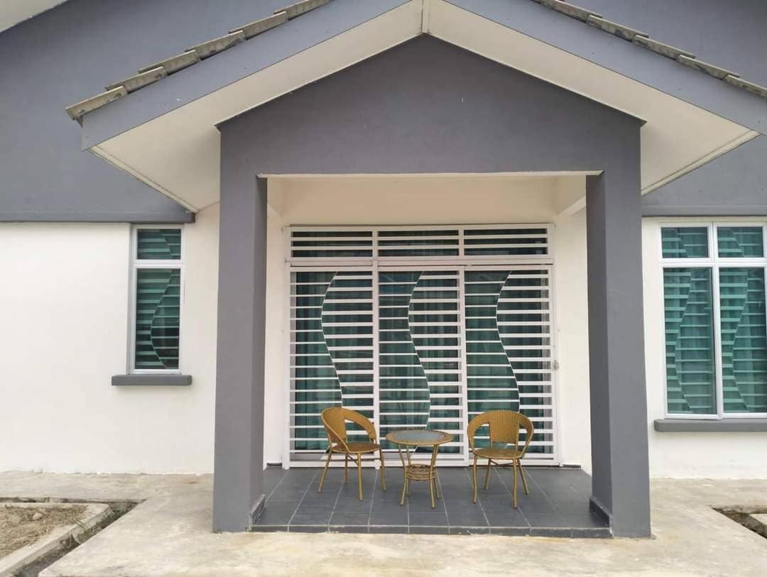 D'Sara Homestay Fully Furnished 3 Bedrooms All Aircond 2 Miles Centre Chukai Exterior photo